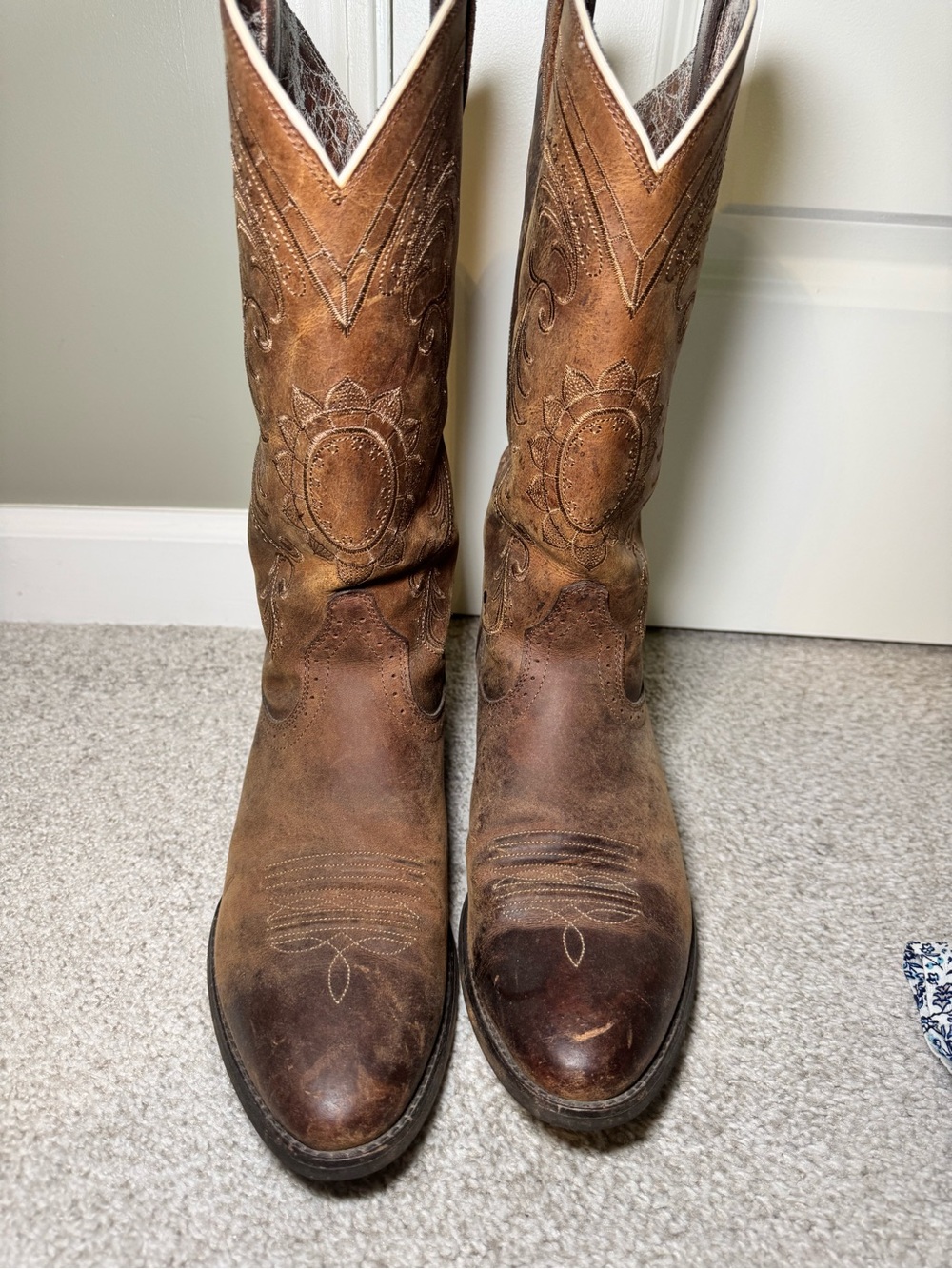 Woman’s Ariat Magnolia Western Cowboy Riding Boots